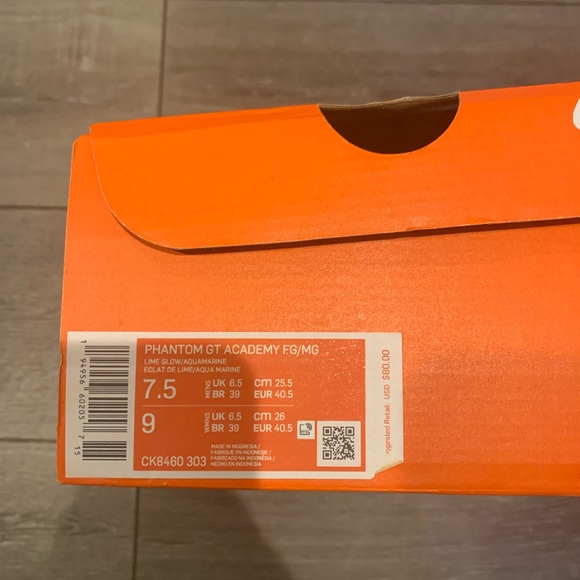 LIKE NEW Nike Cleats - Phantoms Neon Yellow/Green - Picture 8 of 11